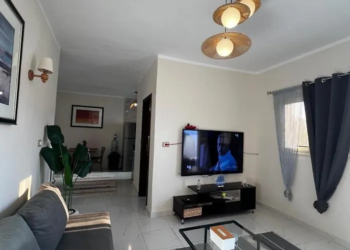 Modern & Charming 2br - Navy House *