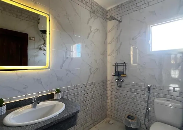 Modern & Charming 2br - Navy House شقة *